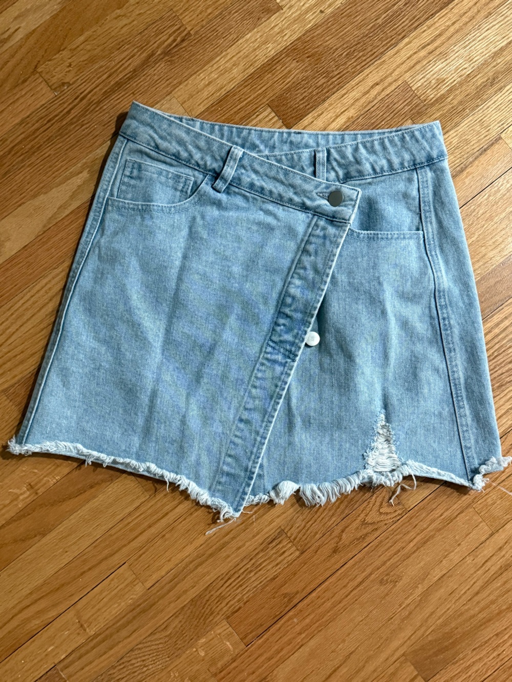 Le Lis Light Wash Asymmetrical Fold-Over Denim Mini Skirt w/Frayed Hem Sz S EUC